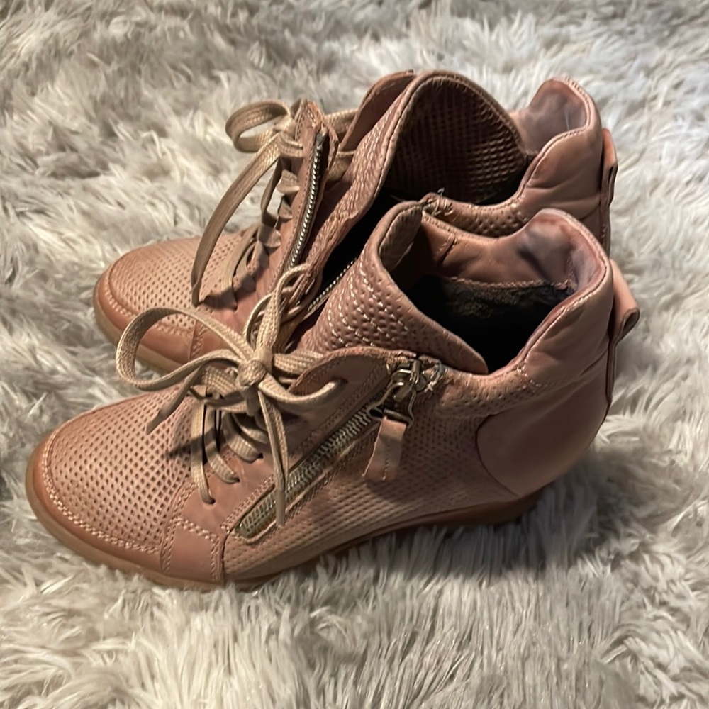 Miz Mooz leather wedges